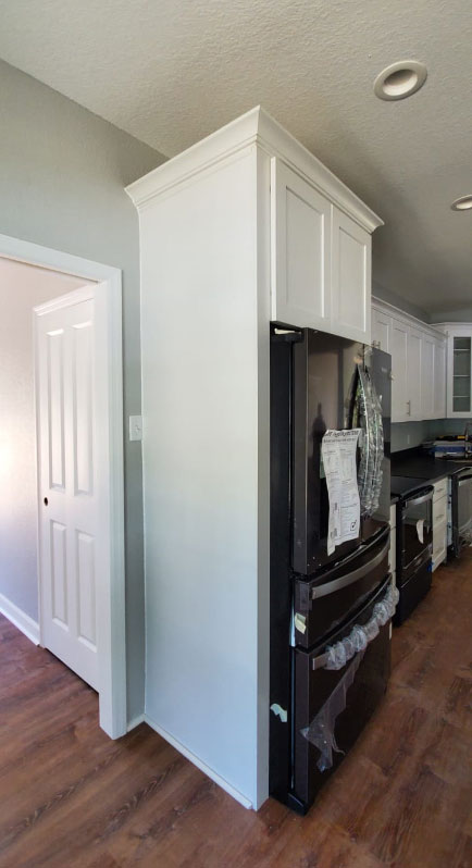White Shaker Cabinets Crown Molding